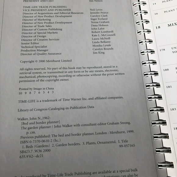 The Garden Planner beds and borders Large hard cover book with flip photos - Picture 4 of 11